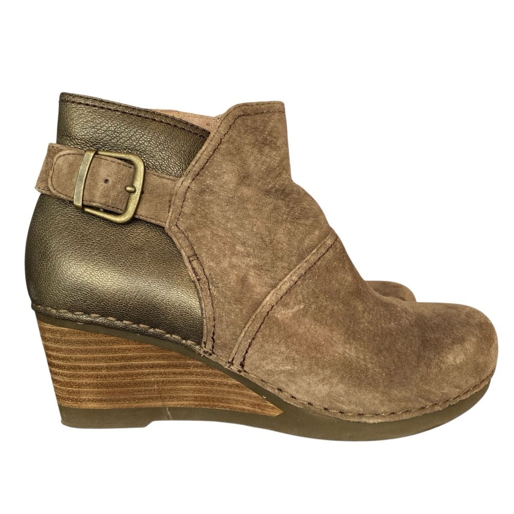 D21 Dansko Shirley wedge ankle boots in a taupe/bronze metallic